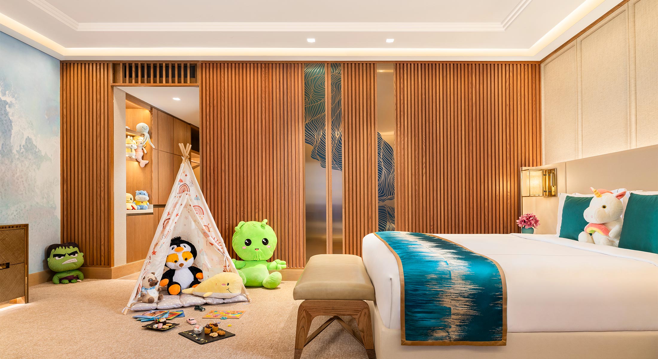 LuxuryFamilyRoomKingBed